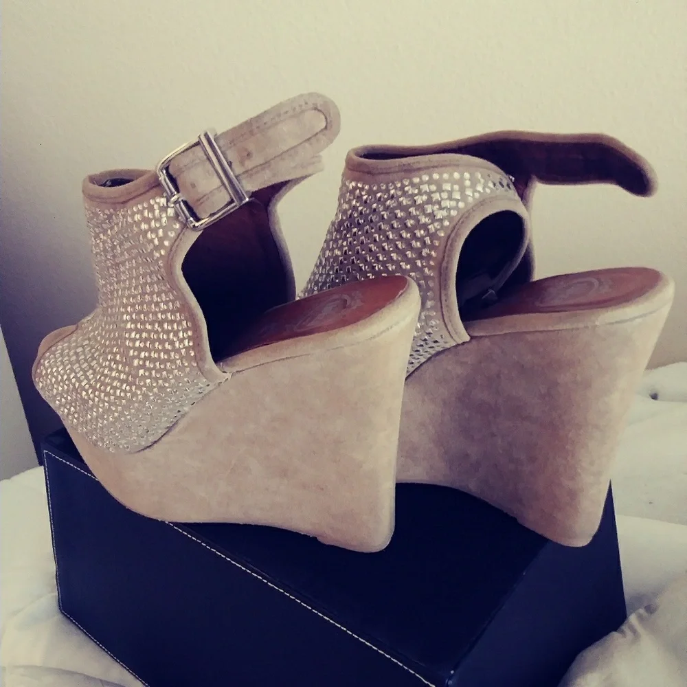 Jeffrey Campbell reposhing this